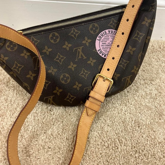 Louis Vuitton My World Tour Bumbag - Picture 2 of 16